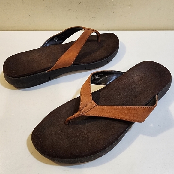 WOMEN'S Caramel Leather Upper Flat Cushioned Thong Sandals size 10 - Picture 1 of 14